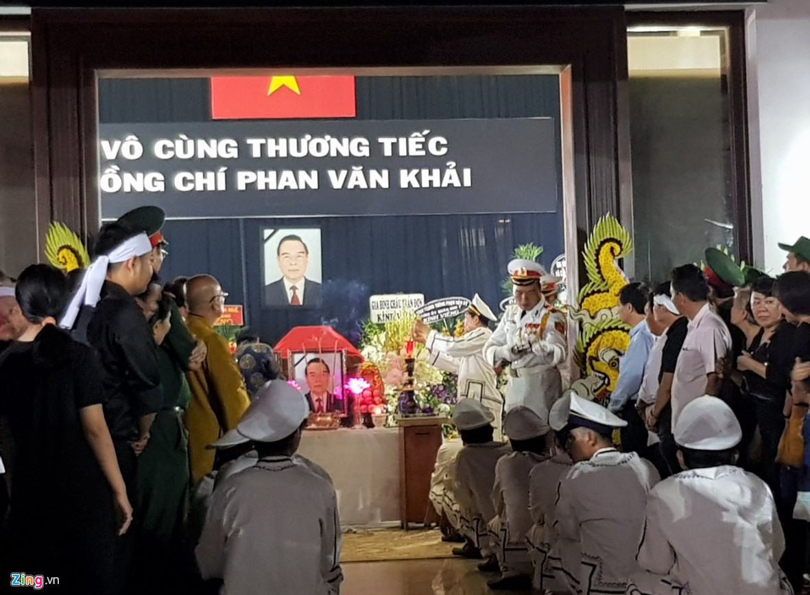 Thủ tướng Nguyễn Xuân Phúc tới viếng cố TT Phan Văn Khải